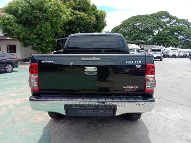 Toyota Hilux 2014 Black - thumbnail 5
