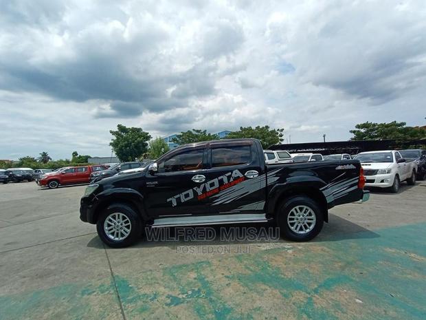 Toyota Hilux 2014 Black - thumbnail 7
