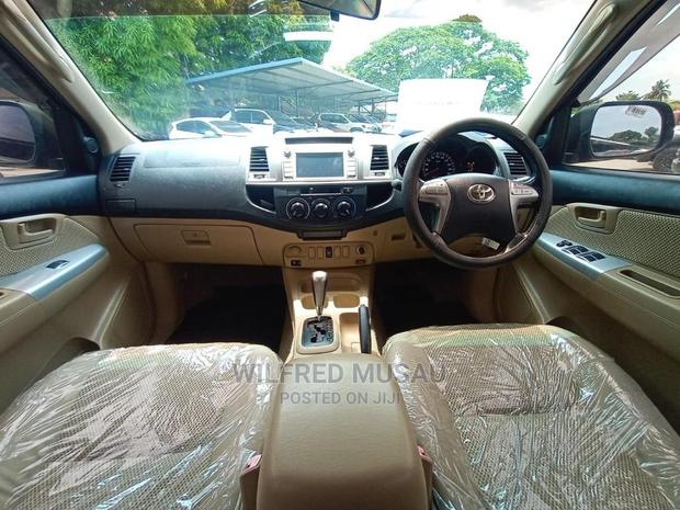 Toyota Hilux 2014 Black - thumbnail 9