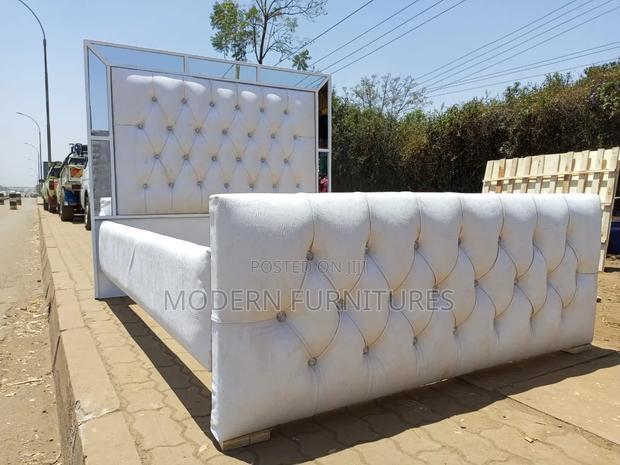 Mirrored Bed - main view