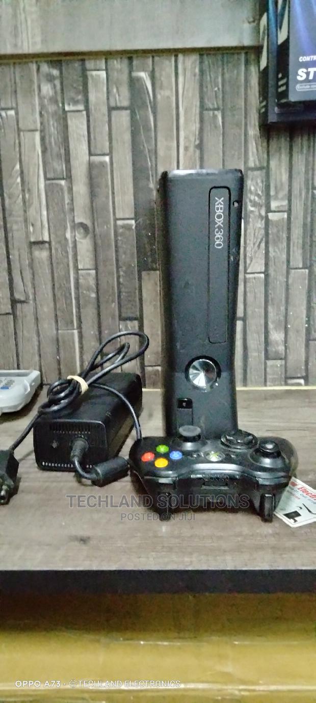 Xbox 360. With 10 Games - thumbnail 3