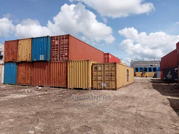 40ft Dru Shipping Containers Stock - main view