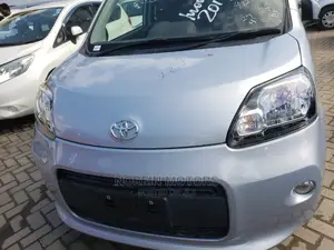Toyota Porte 2015 Silver