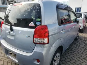 Toyota Porte 2015 Silver