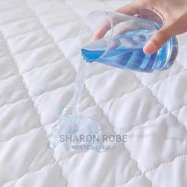 Waterproof Mattress Protector - thumbnail 5