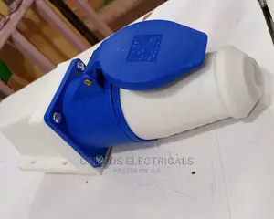 32amps 3pin Industrial Socket