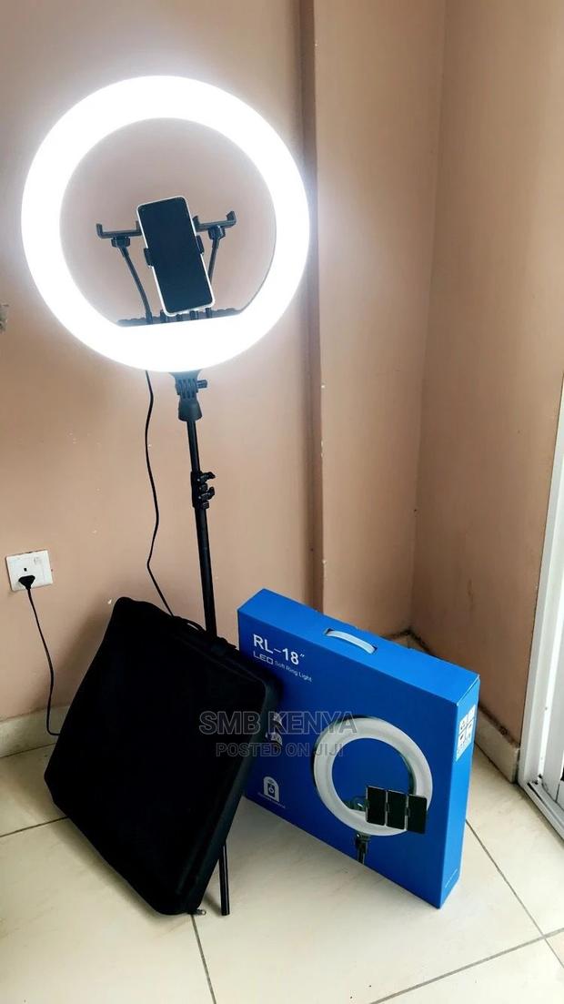 18 Inch Ringlight With Tripod - thumbnail 2