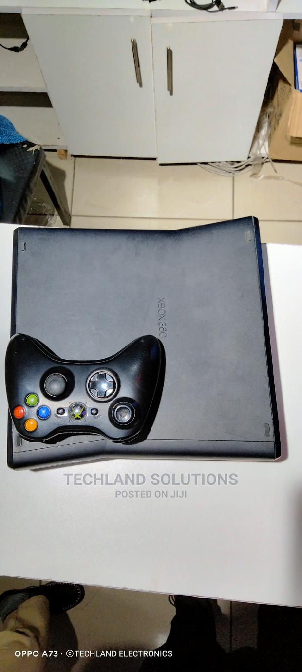 Xbox 360 With 13 Games.,