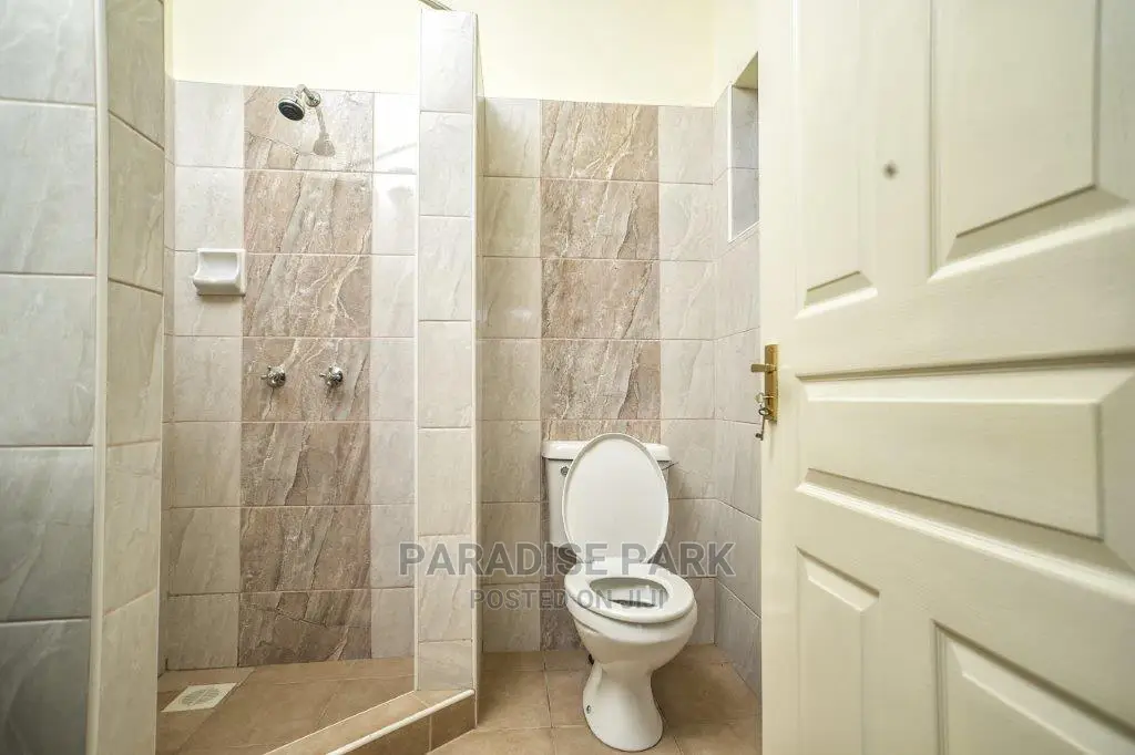 3bdrm Bungalow in Paradise Park Estate, Kinanie for sale