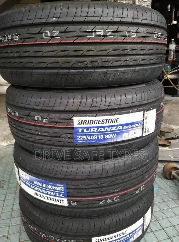225/40 R18 Bridgestone Tyre Made in Japan