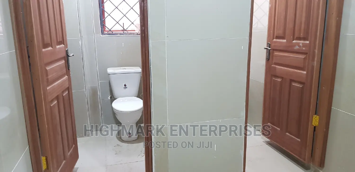 10000 Sq Feet Godown/Warehouse to Let