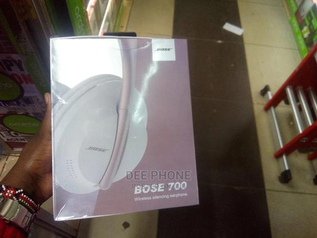 Bose 700 Wireless Headphones - main view
