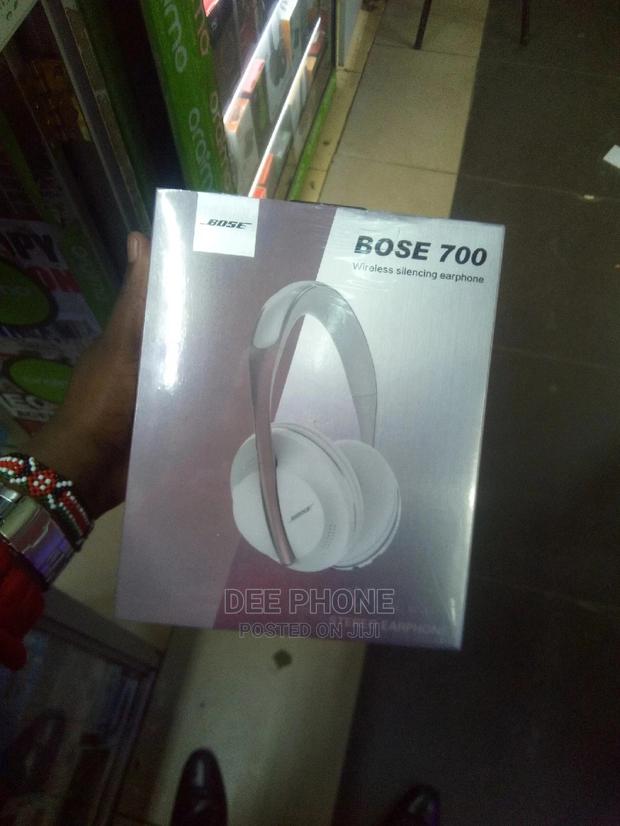 Bose 700 Wireless Headphones - thumbnail 4
