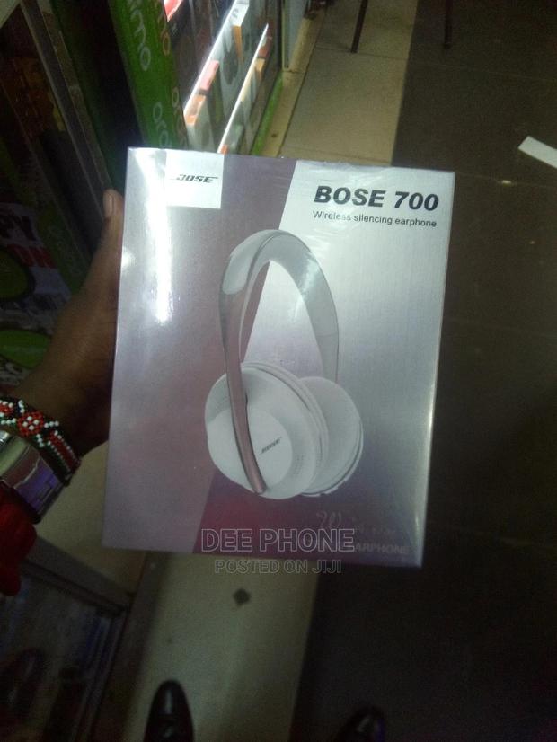 Bose 700 Wireless Headphones - thumbnail 5