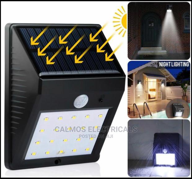 Single Solar Wall Lights - thumbnail 2