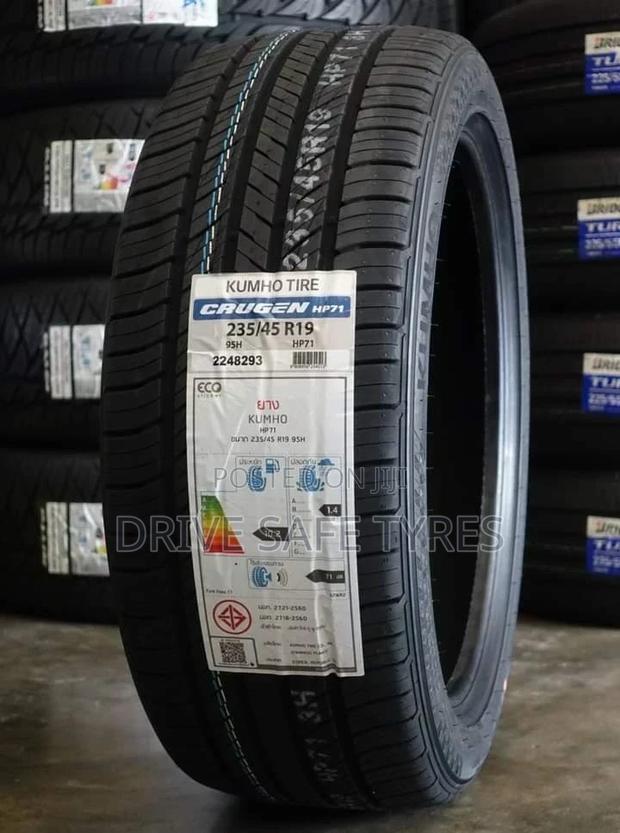 235/45 ZR19 Kumho Tyre