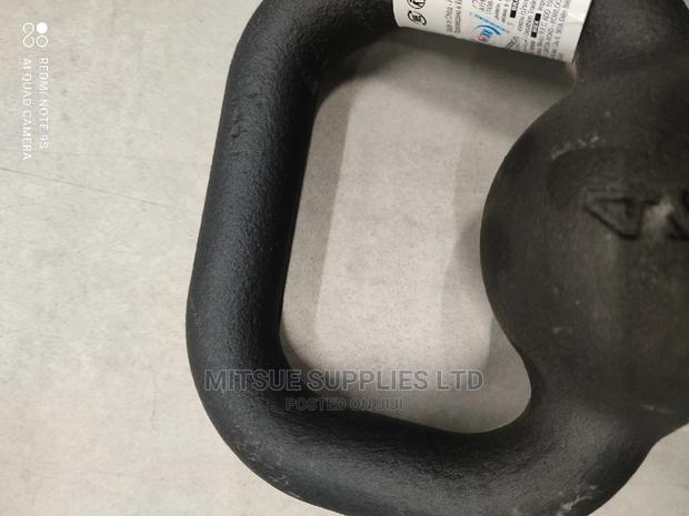 Domyos 4kg Kettle Bell - thumbnail 2