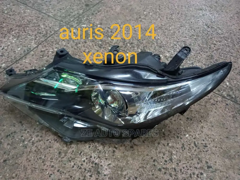 Auris 2014 Headlight Available