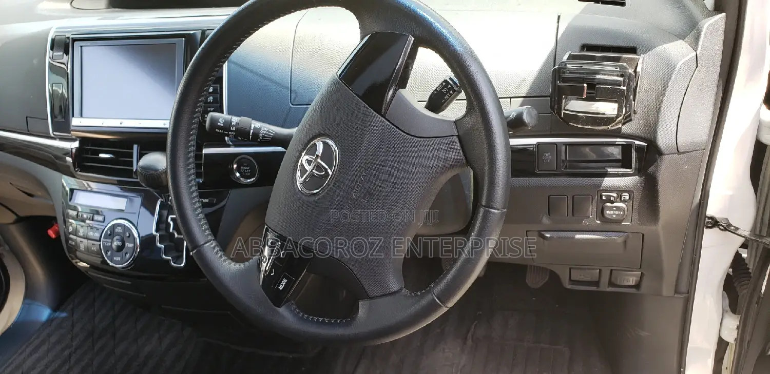 Toyota Estima 2014 White