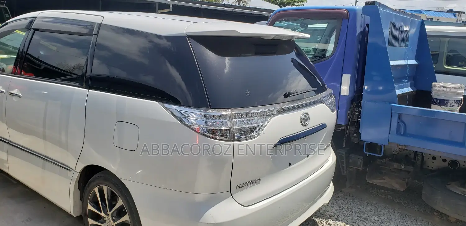 Toyota Estima 2014 White