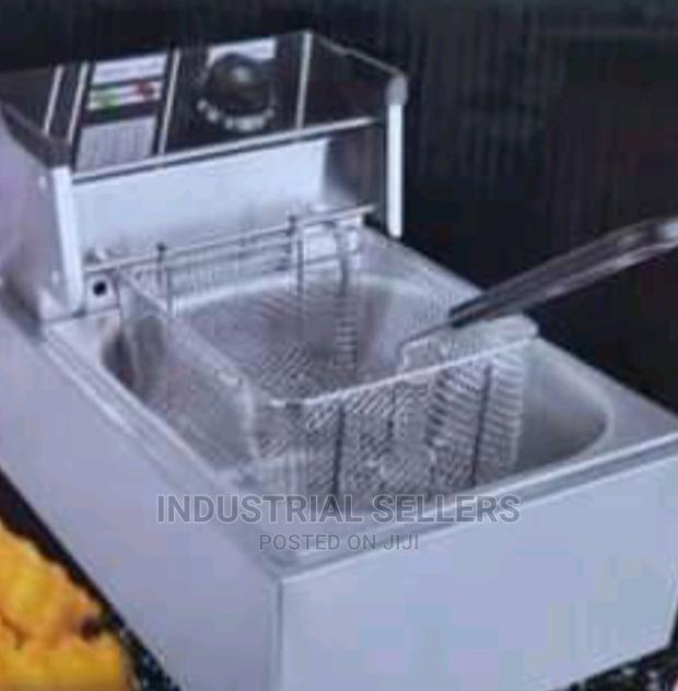 A Multi-Purpose Single Deep Fryer - main view