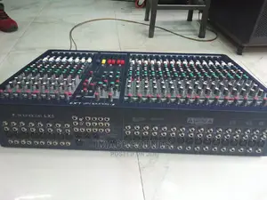 Soundcraft 24ch- Plain Mixer