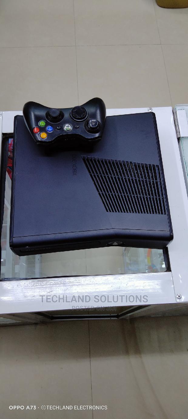 Chipped X-Box 360, With 15games - thumbnail 2