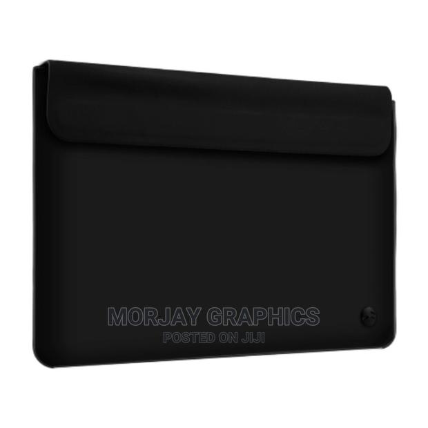 Switcheasy Pro 13.6" Laptop Sleeve - main view