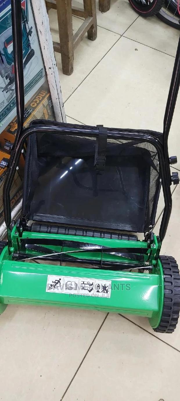 Manual Lawnmower - main view