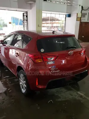 Toyota Auris 2014 Red