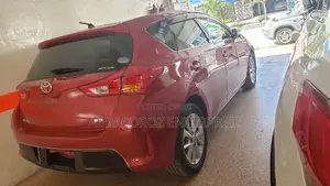 Toyota Auris 2014 Red