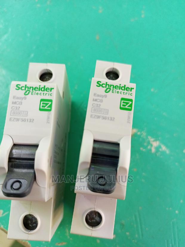 32am Schneider MCB - thumbnail 2