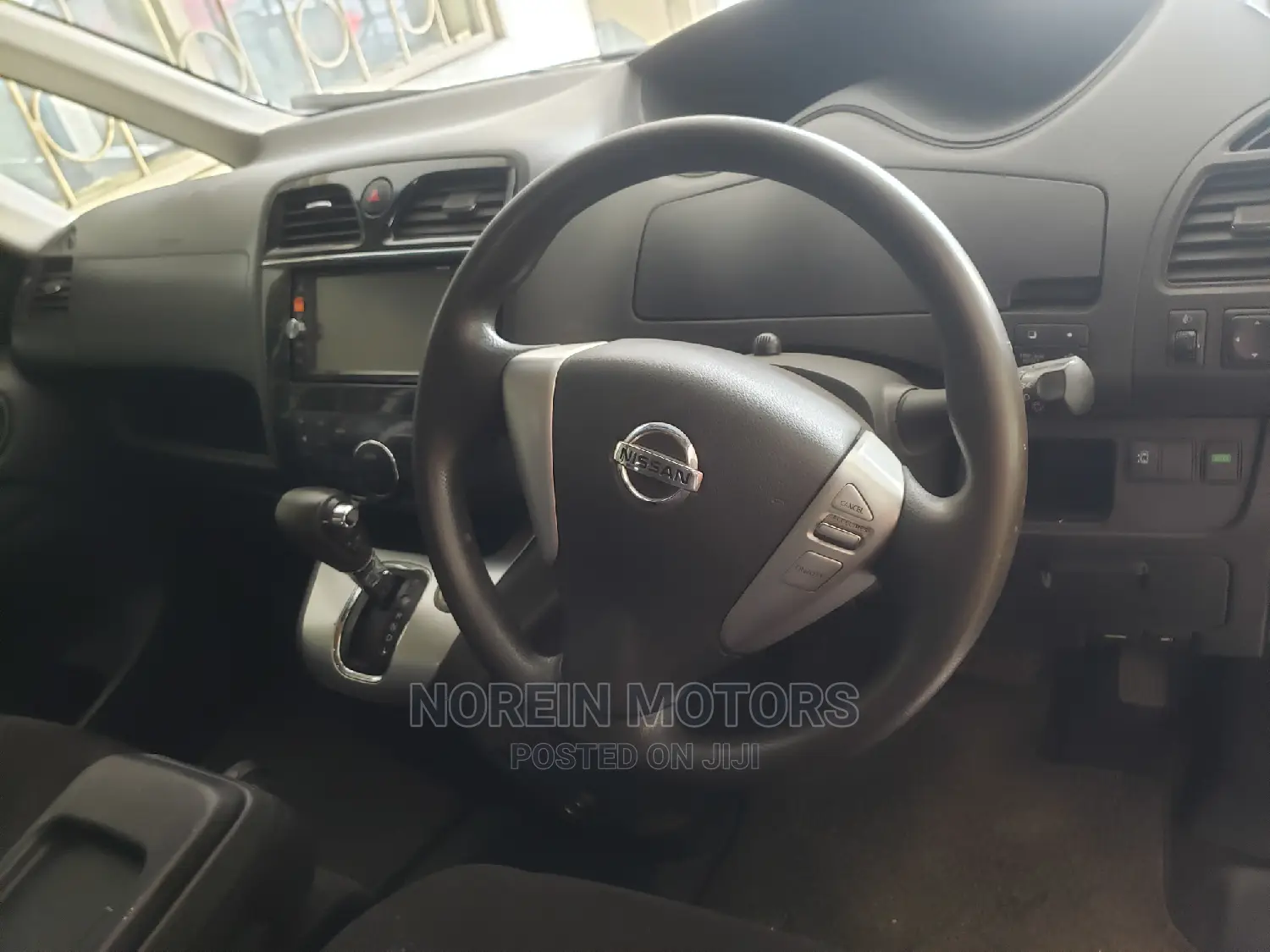 Nissan Serena 2014 Brown