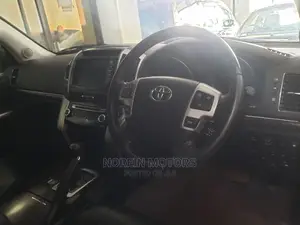 Toyota Land Cruiser 2015 White