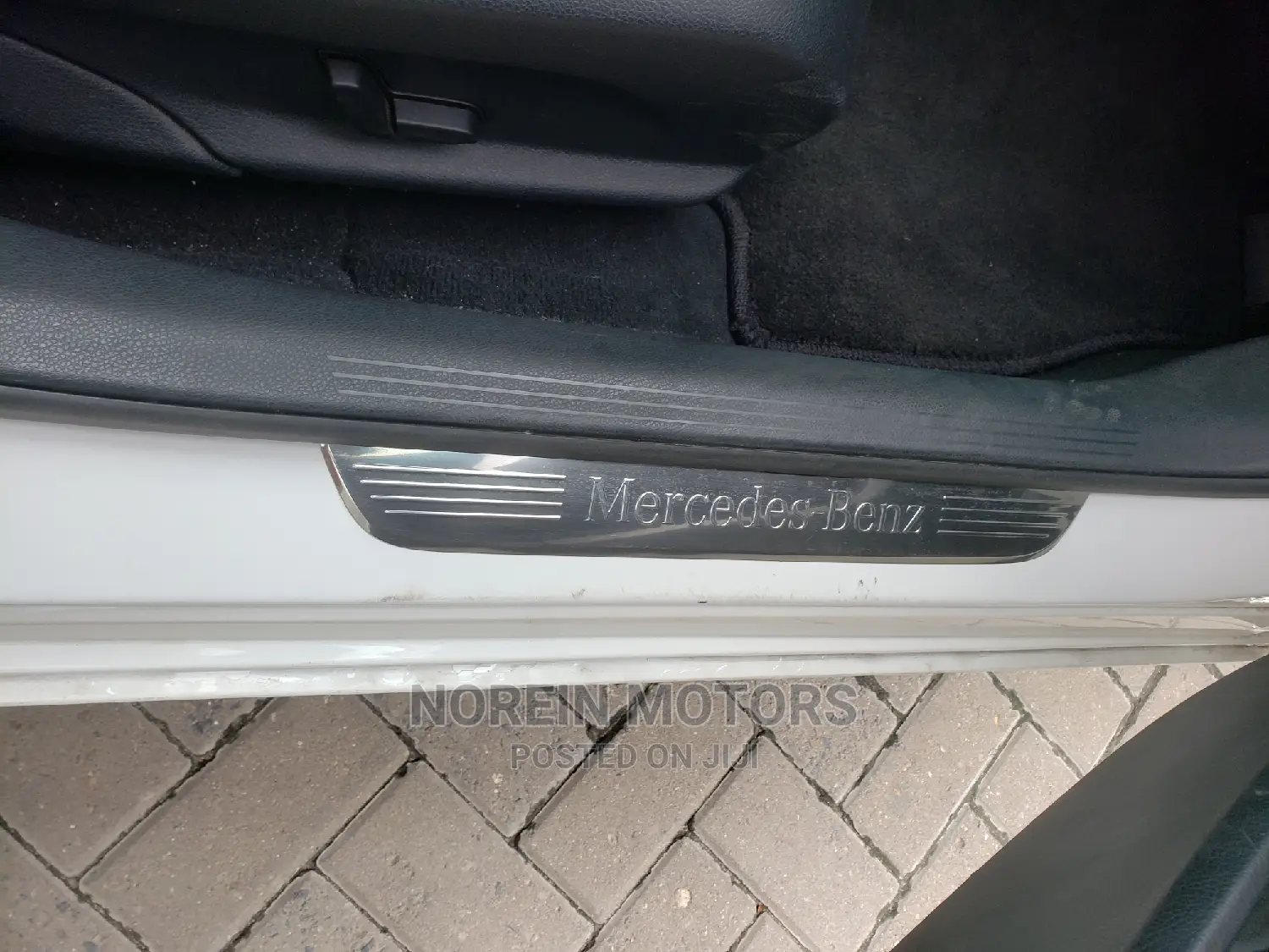 Mercedes-Benz C180 2015 Off White