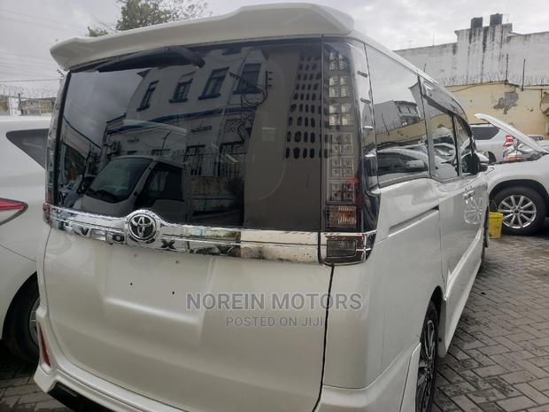 Toyota Voxy 2015 White - thumbnail 3
