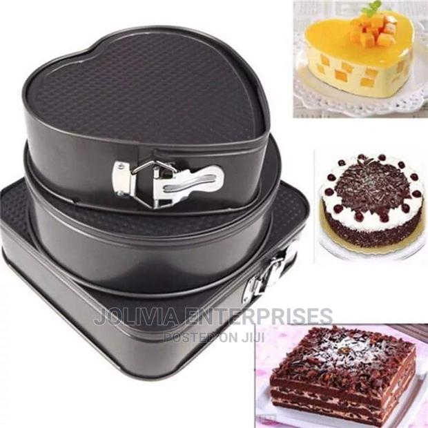 Cake Moulder