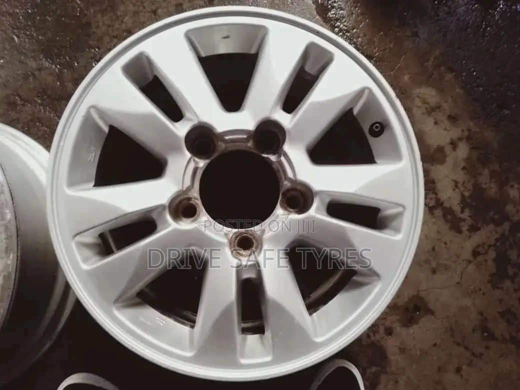 V8 Original Sport Rim 17 Inch