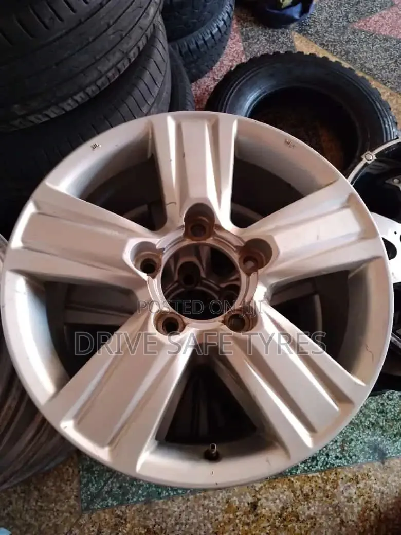 V8 Landcruiser Original Rim 18 Inch