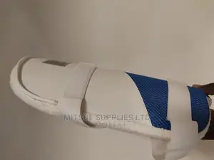 Sparo Cricket Thigh Guard Junior/Youth White Blue