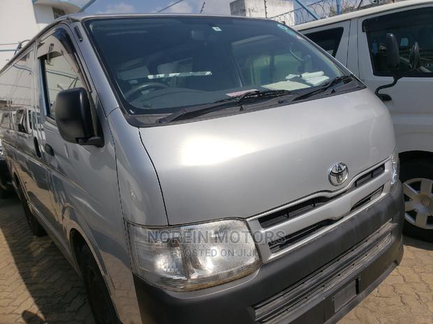 Toyota Hiace 2014 Silver - thumbnail 2