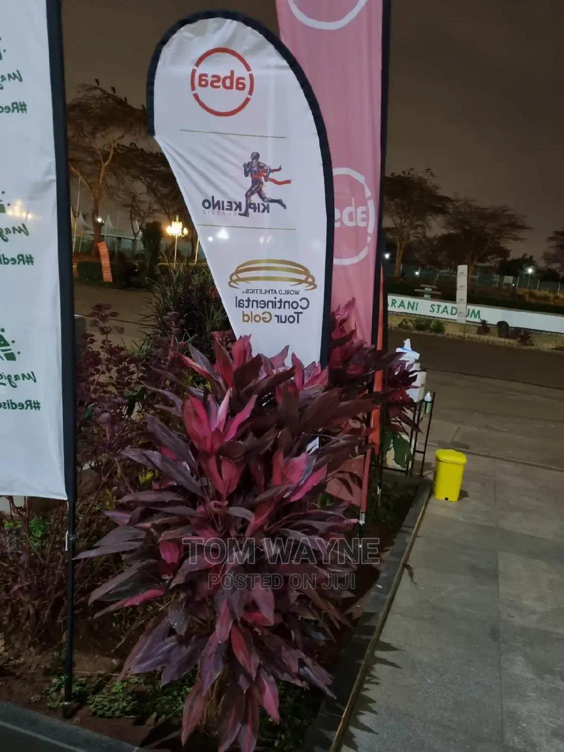 Teardrop Shaped Flags With Stands