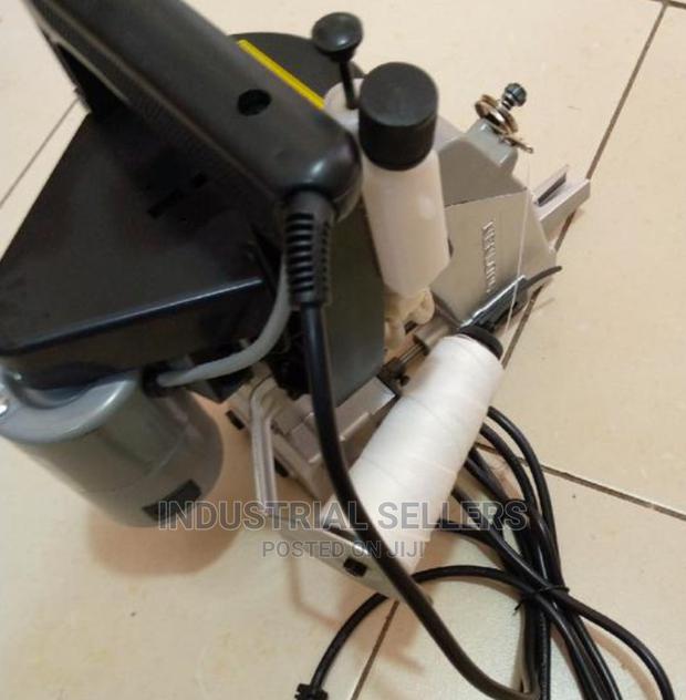 Bag Closer Machine - main view