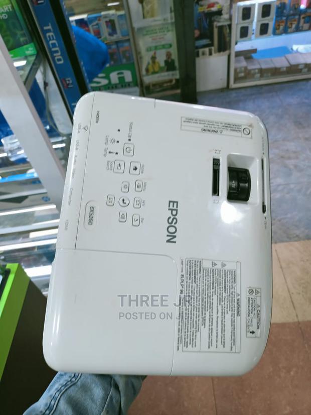 Reliable Epson Ex- UK E10 XGA Projector - thumbnail 2