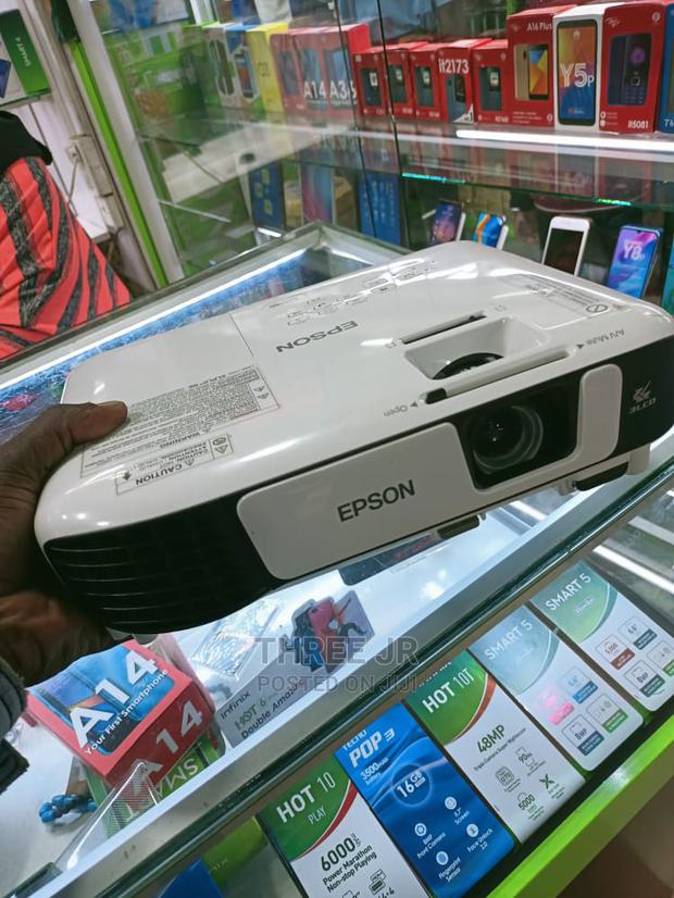 Reliable Epson Ex- UK E10 XGA Projector - main view