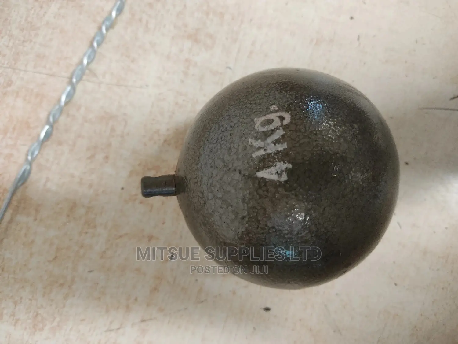 Hammer Throwing Unturned With Steel Cable and Handle (4kg)