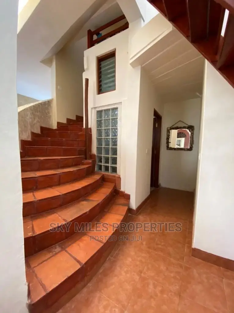 6bdrm Villa in Posta, Mtwapa for sale