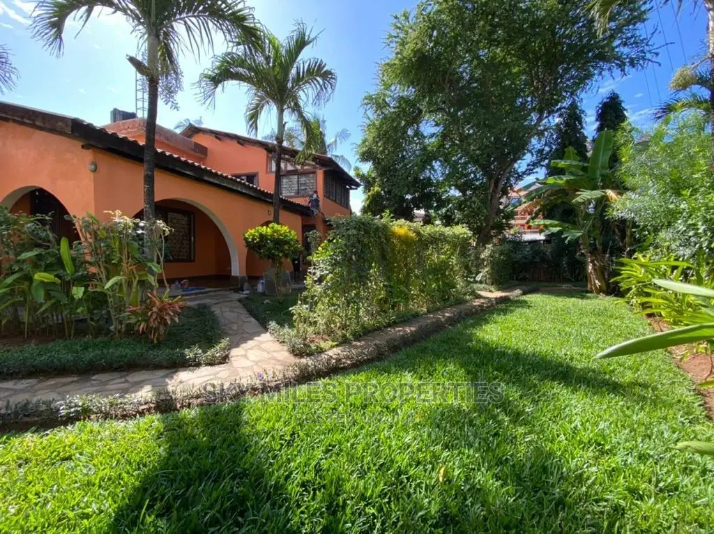 6bdrm Villa in Posta, Mtwapa for sale