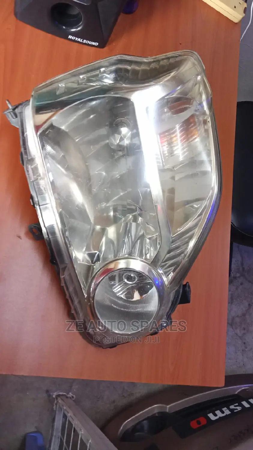 X-Trail Headlight Available Non Xenon