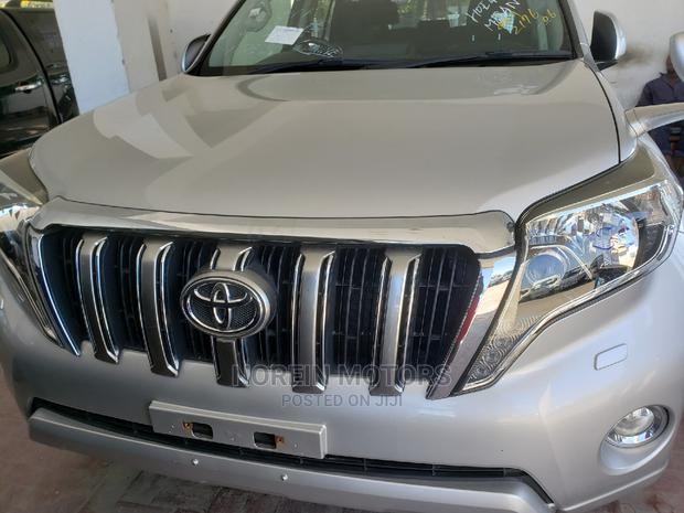 Toyota Land Cruiser Prado 2014 Silver - thumbnail 2